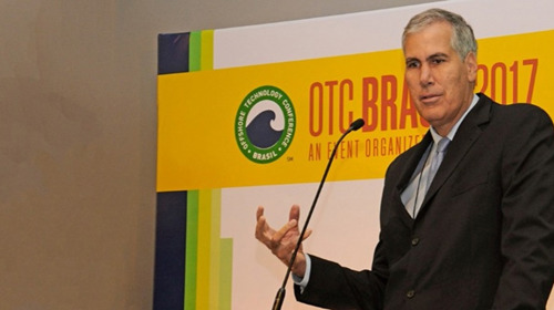 Paulo Couto receives prestigious award at OTC Brazil